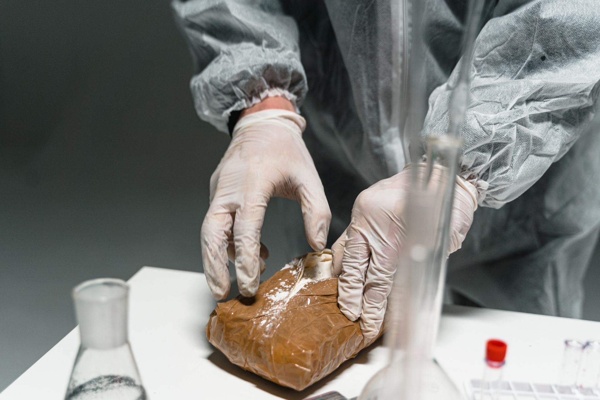 Forensic laboratory analysis of a powdered substance