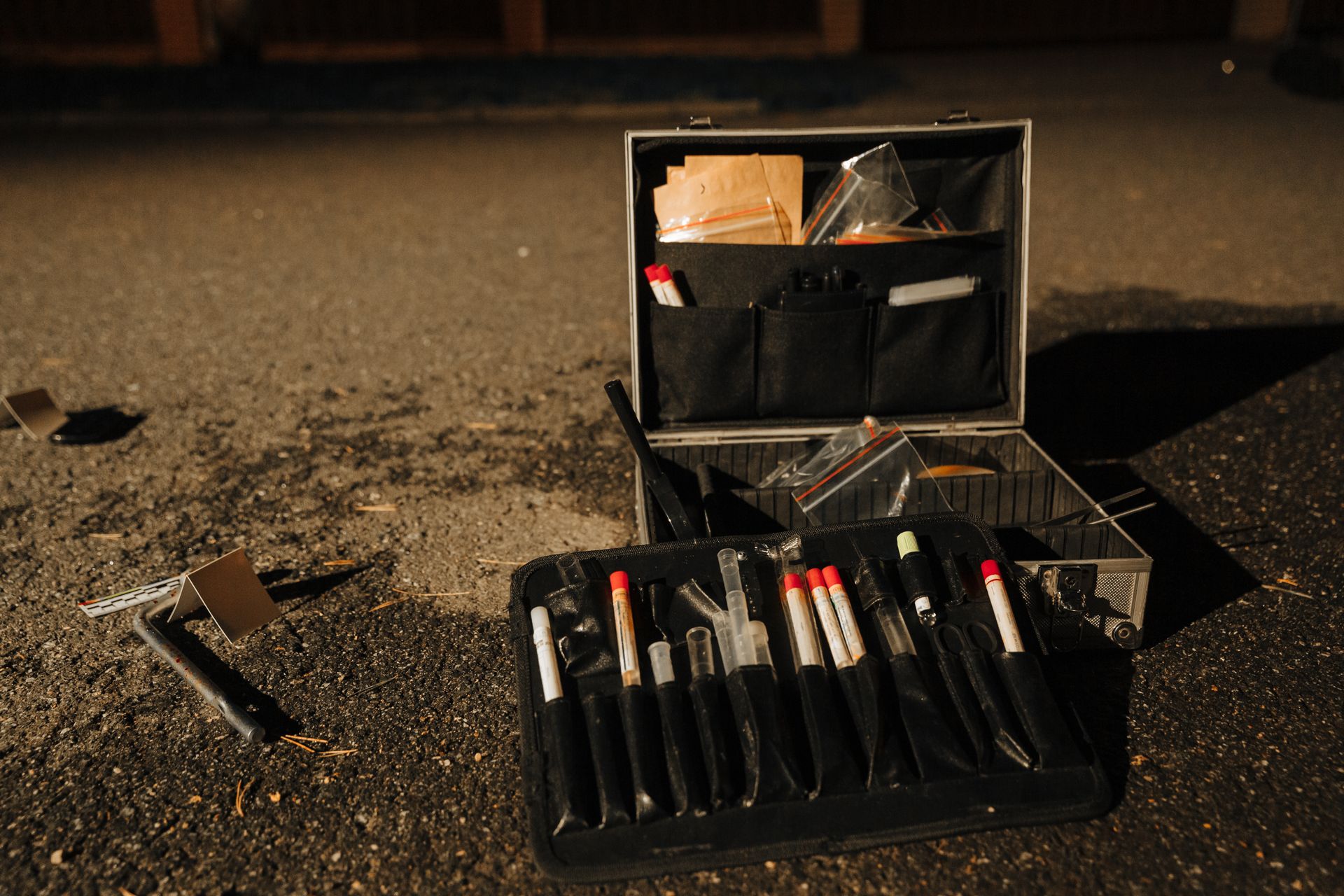 Forensic evidence markers at an investigation scene